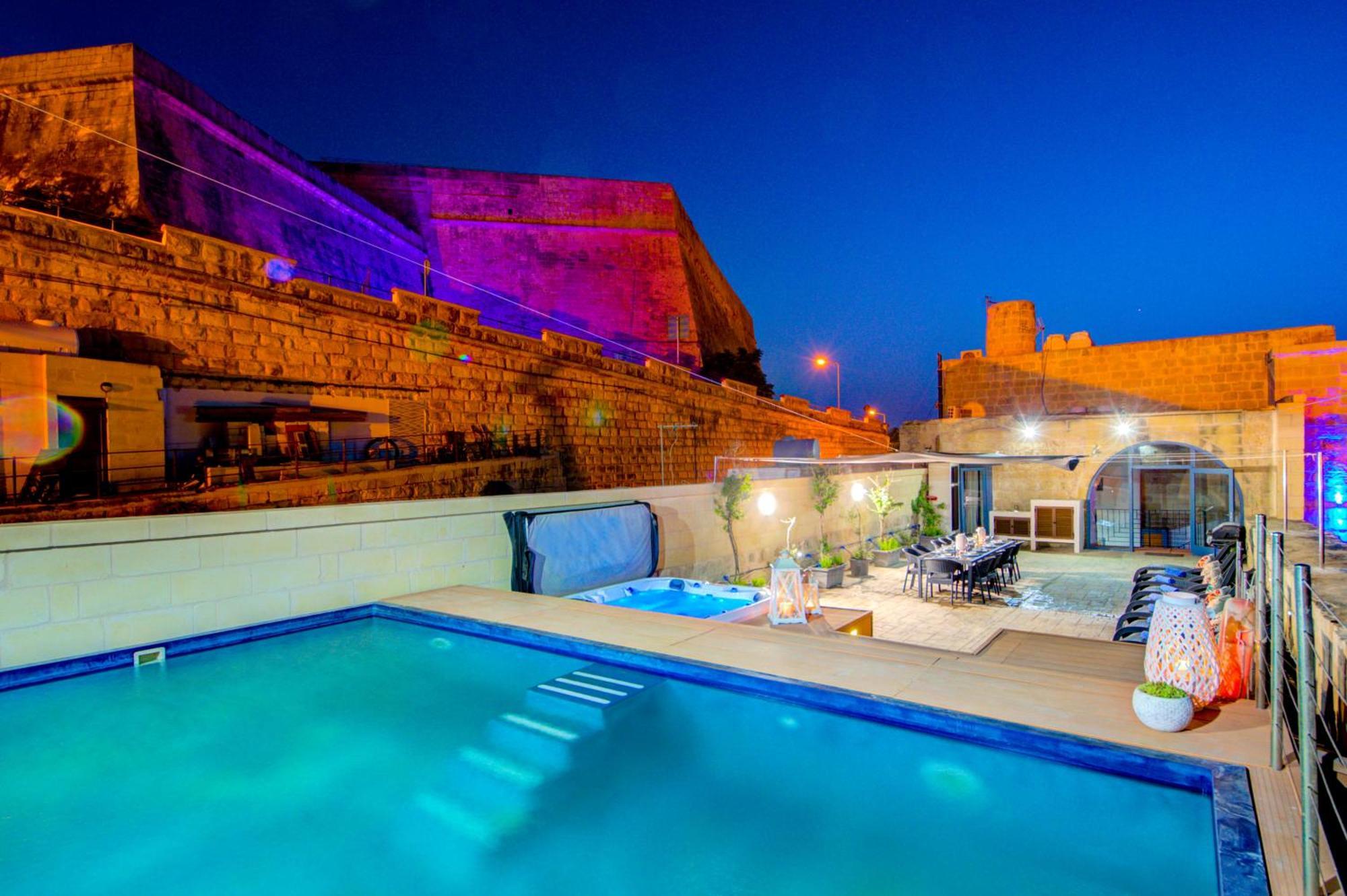 Valletta Waterfront Villa With Pool And Jacuzzi Exterior photo