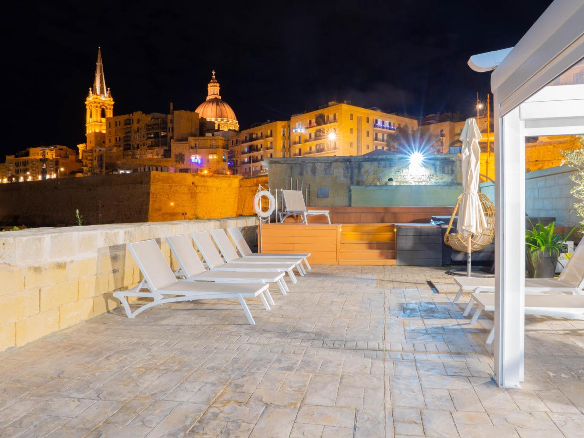 Valletta Waterfront Villa With Pool And Jacuzzi Exterior photo